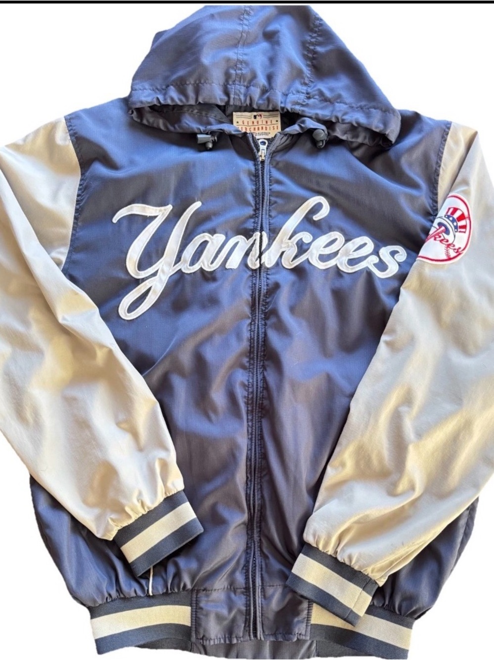 Men’s New York Yankees full zip hooded jacket by G-III Sports (Carl Banks).